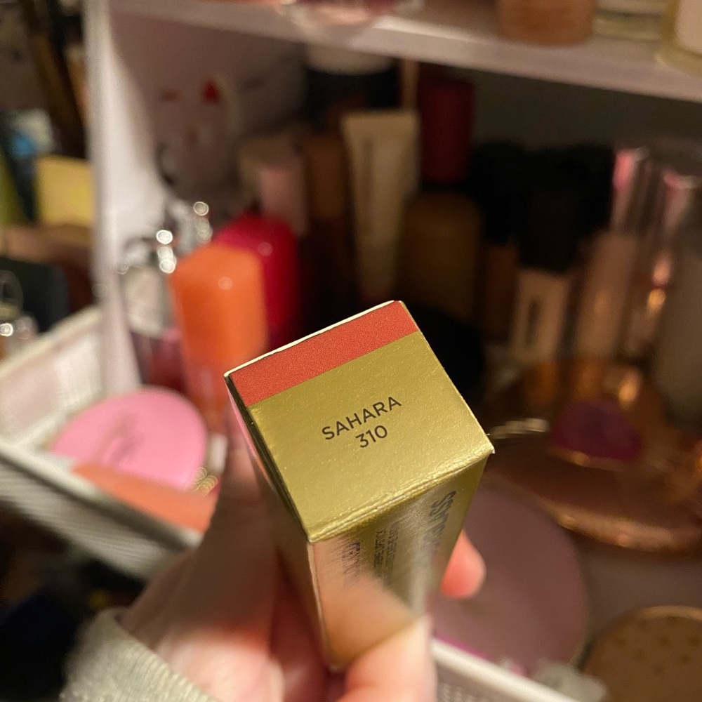 Hourglass Gold Satin Lipstick - Picture 4 of 10